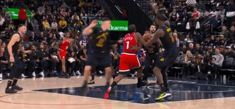 如同空气！艾顿把哈登护送到内线还赔个犯规送2+1