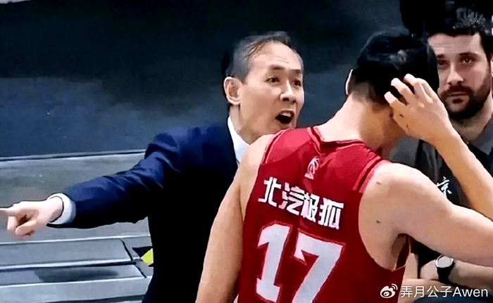 九游app-拿600万，打鱼腩正负值0+被杨文学单吃2次，球迷：原地退役吧|范子铭|许利民|北京|北京首钢|篮板_新浪体育_新浪新闻